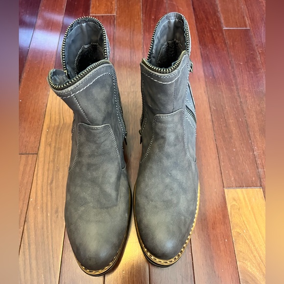 American Rag Booties -size 8 - Picture 2 of 9